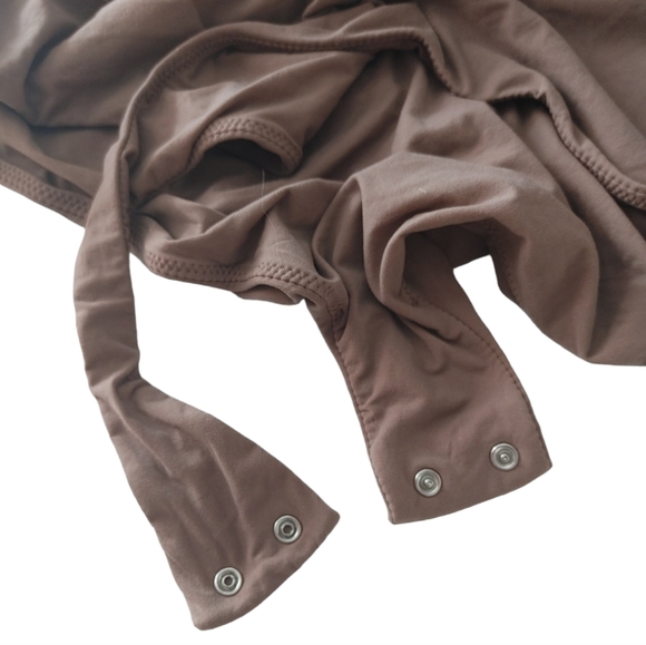 SKIMS Square Neck Thong Bodysuit - Picture 5 of 9